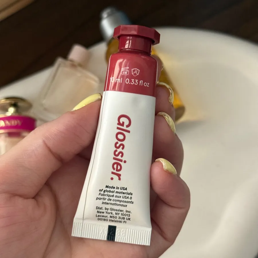 تینت آمریکایی glossier