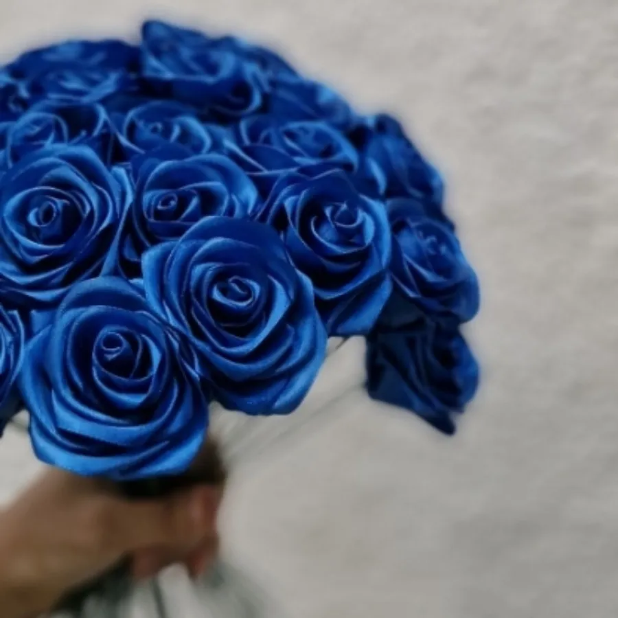 رز شاخه ای آبی کاربنی