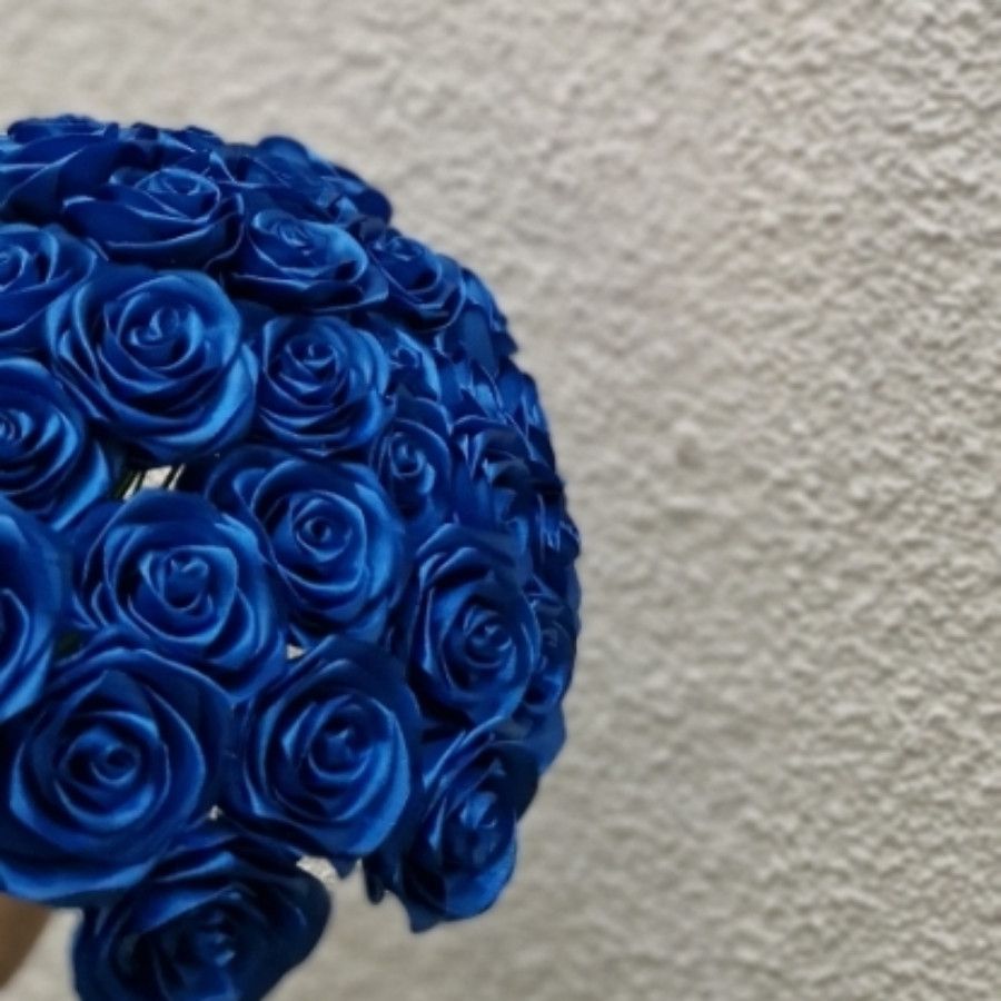 رز شاخه ای آبی کاربنی