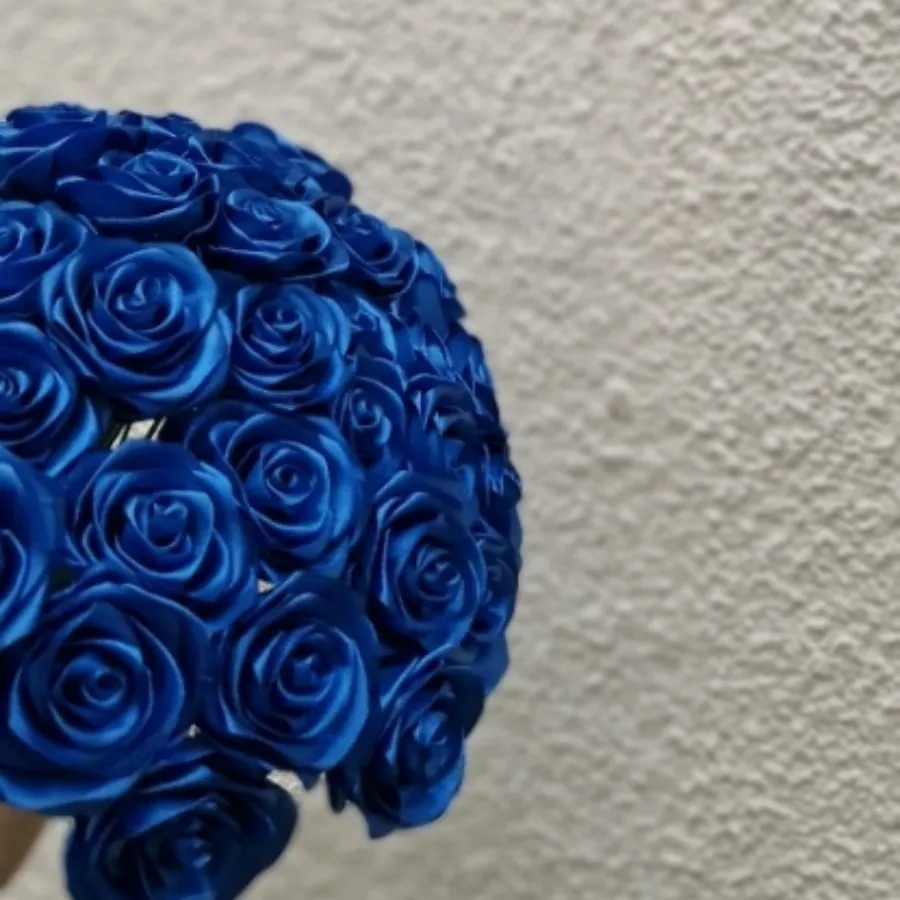 رز شاخه ای آبی کاربنی