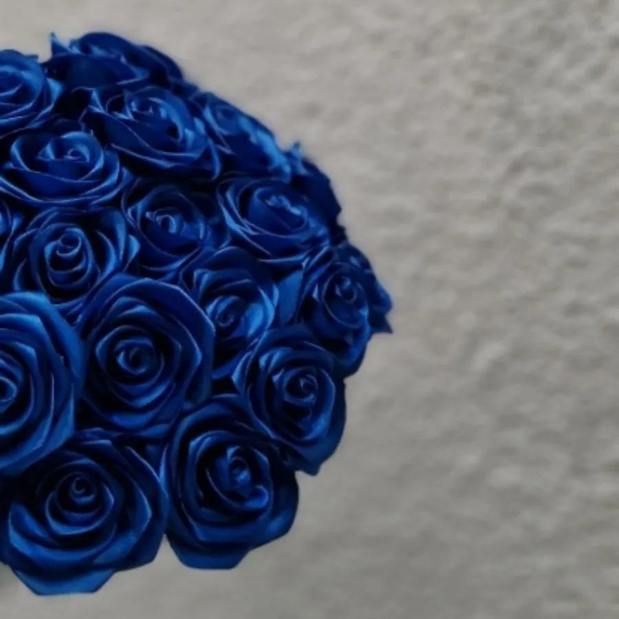 رز شاخه ای آبی کاربنی