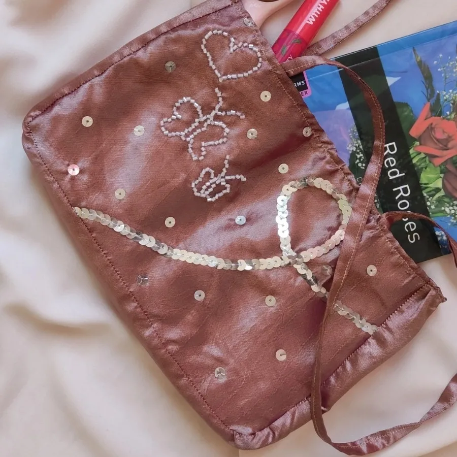 کیف پروانه‌ای پولک دوزی