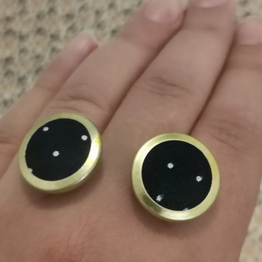 گوشواره سرمه ای خالدار