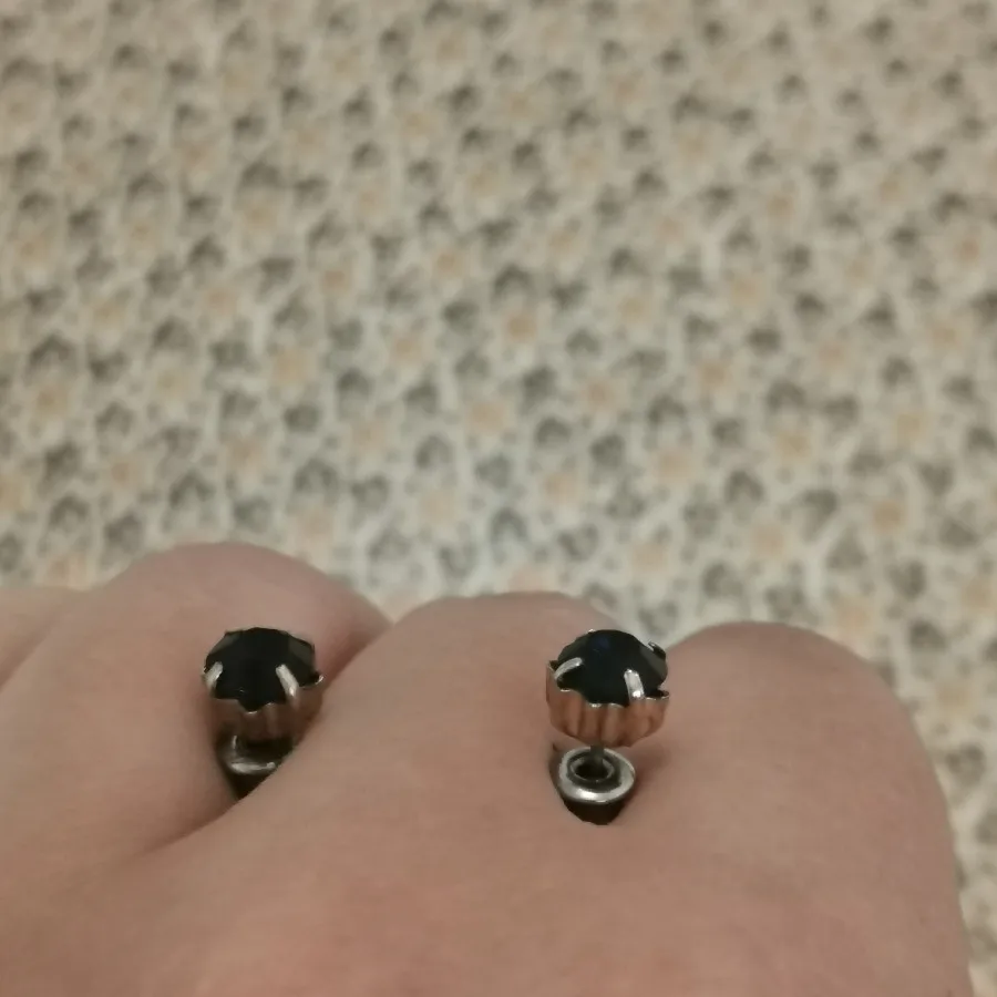 گوشواره نگین سرمه ای