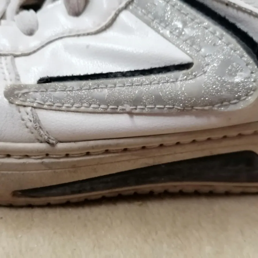 ونس سفید. کتونی سفید