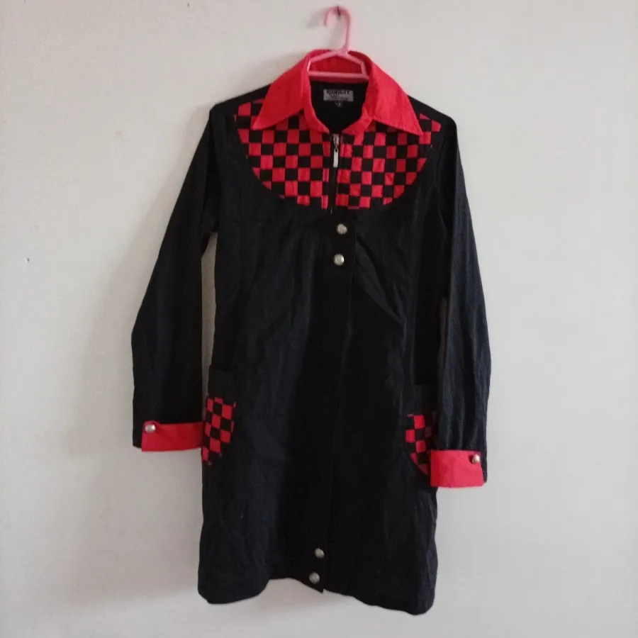 مانتو مشکی قرمز