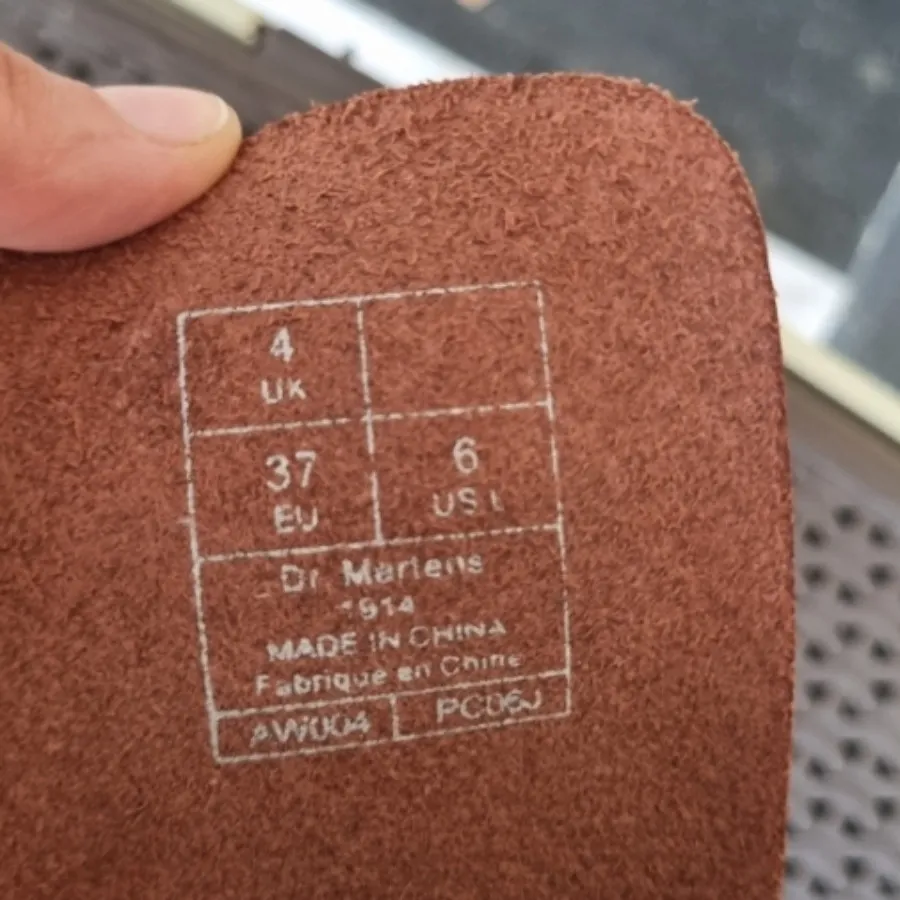 بوت دکتر مارتن زرشکی 37