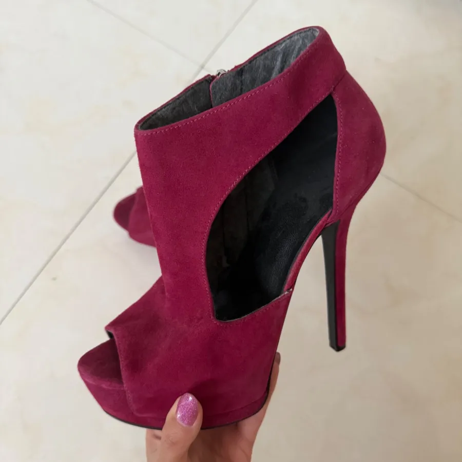 سندل پاشنه دار