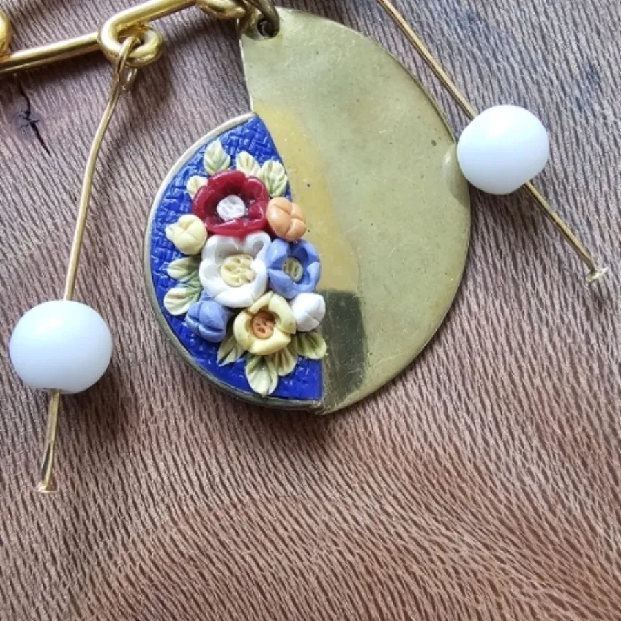 گل سینه سنجاق لباس