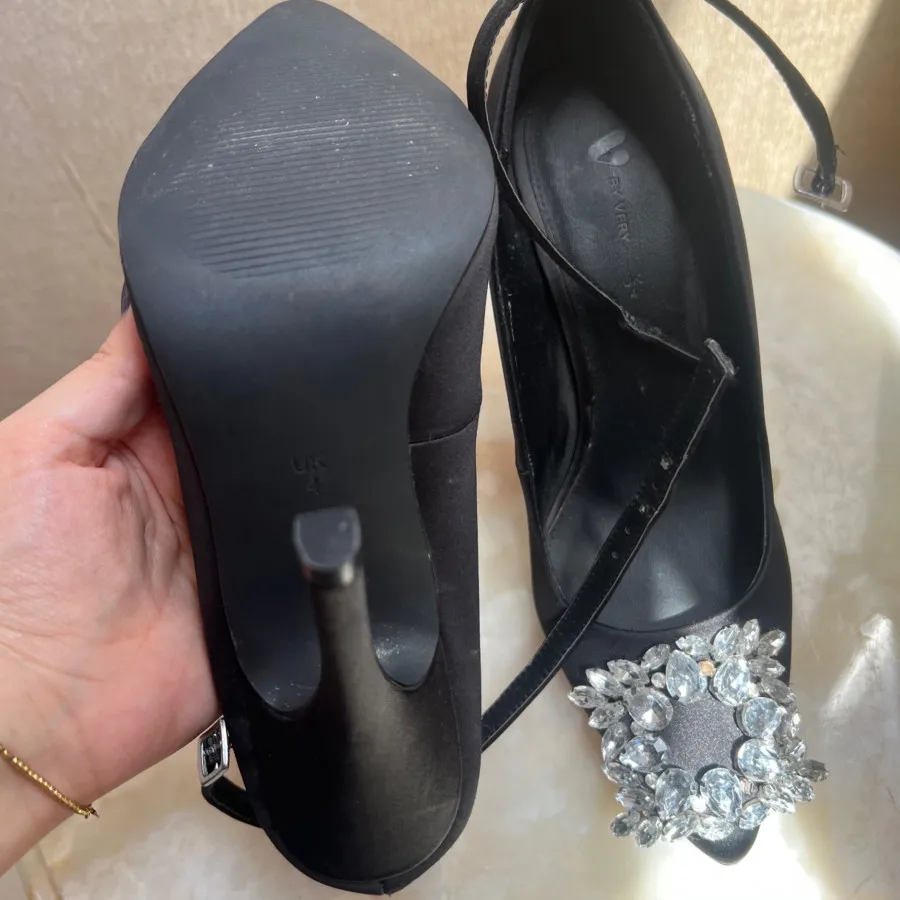 کفش پاشنه بلند برند