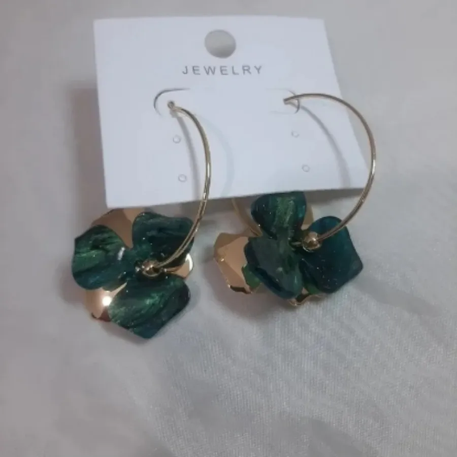 گوشواره های رنگی