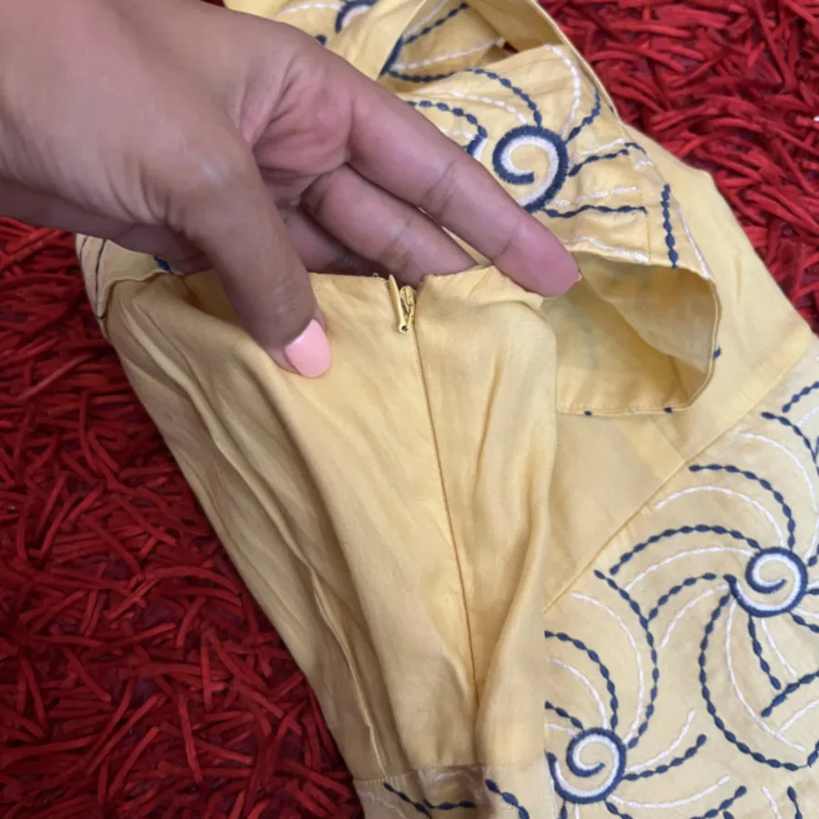 پیراهن تمام نخ گلدوزی شده