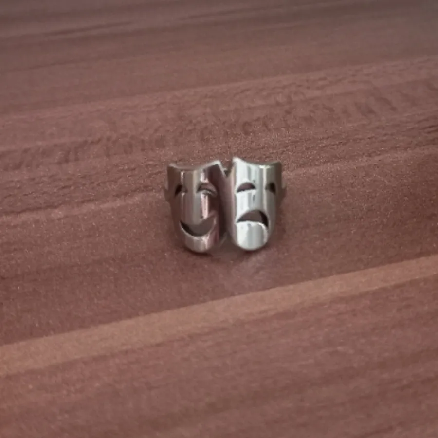 انگشتر طرح لوگوی تیاتر