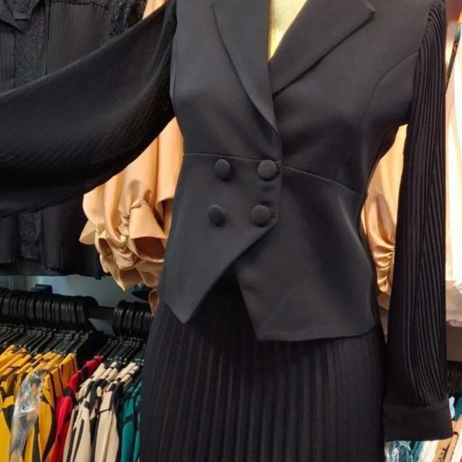 کت سفید استین پلیسه