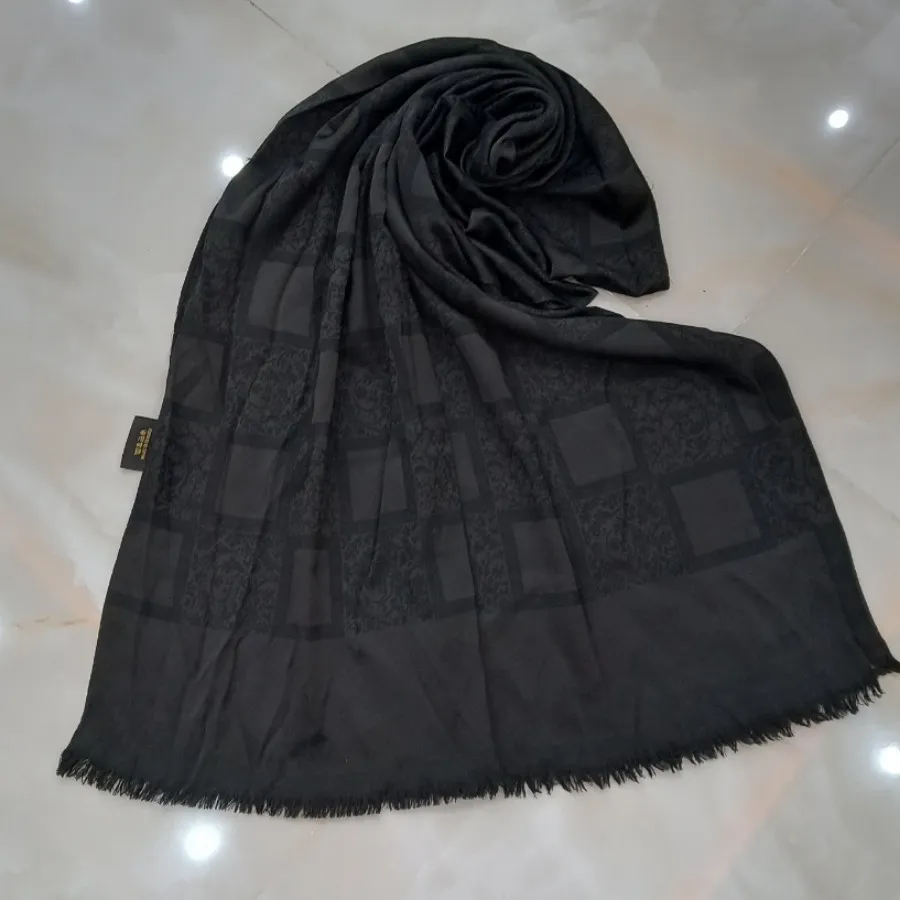 شال مشکی
