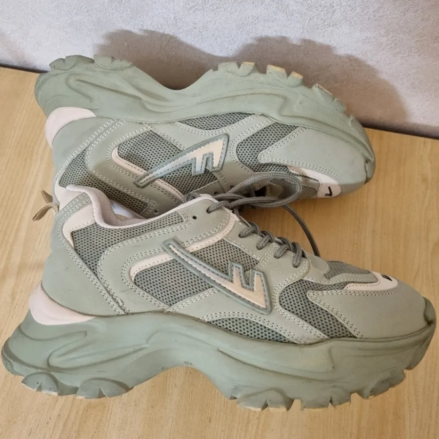 کفش کتونی ورزشی