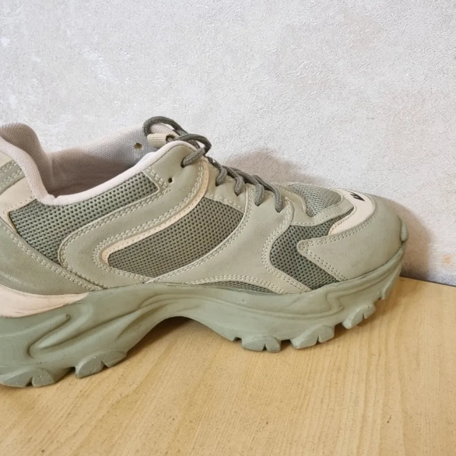 کفش کتونی ورزشی