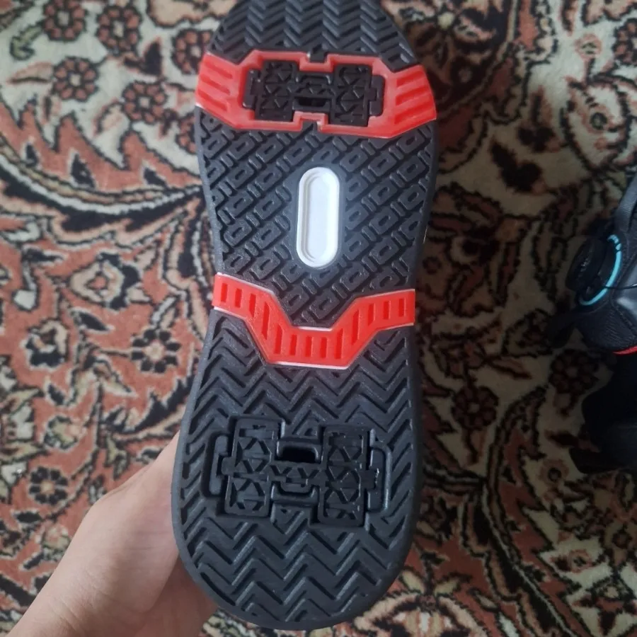 کفش اسکیت دار