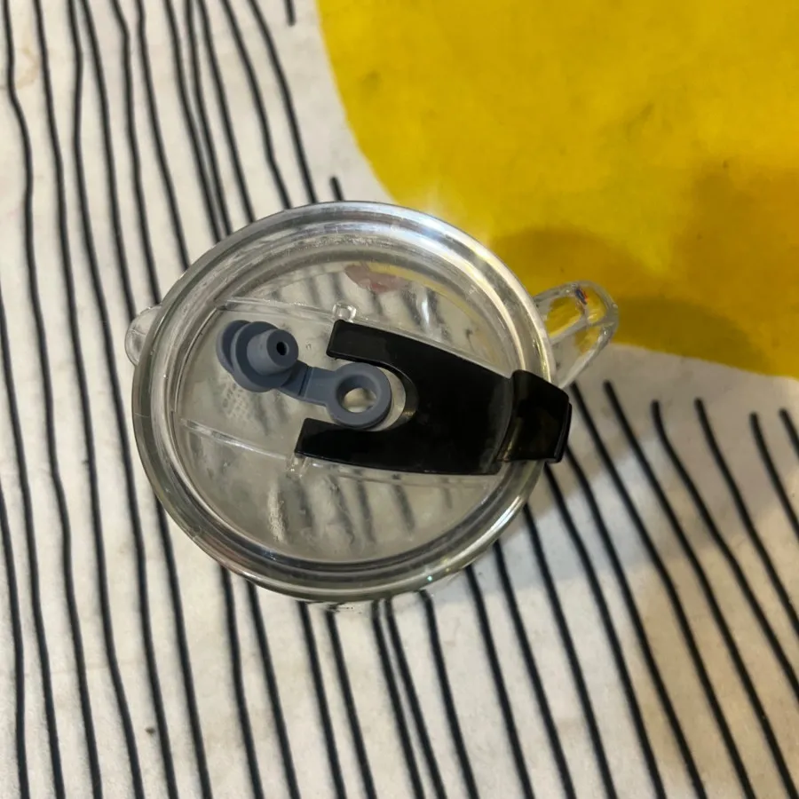 لیوان شیشه ای درب دار