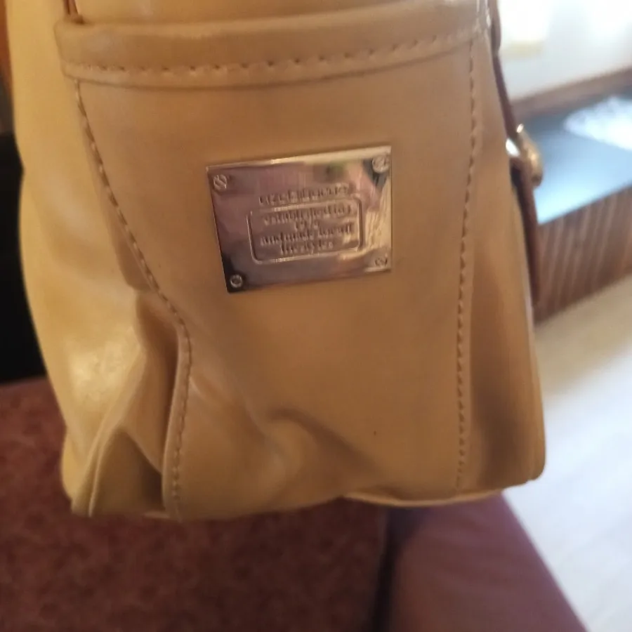 کیف کرم LIZCLAIBORN