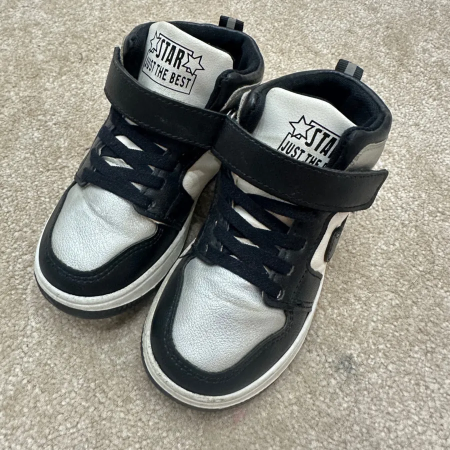 کفش بچه گانه