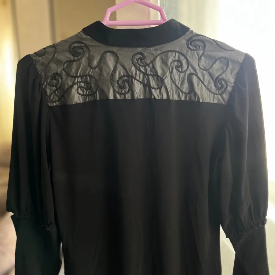 بلوز تک مشکییقه طرحدار