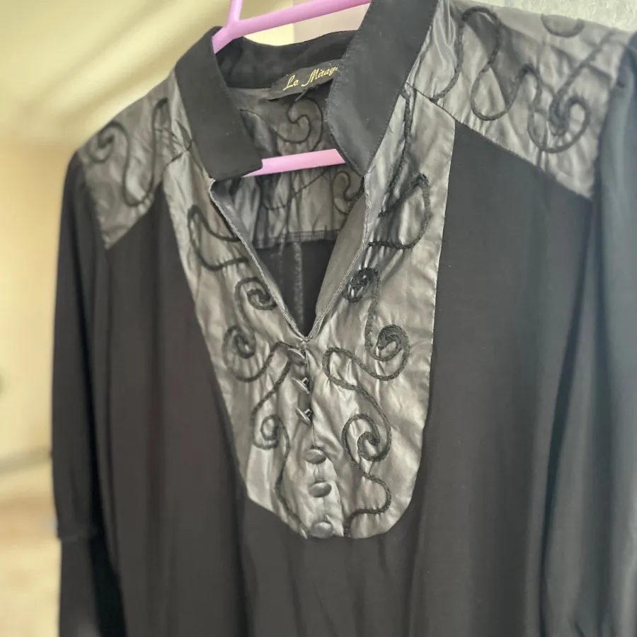 بلوز تک مشکییقه طرحدار