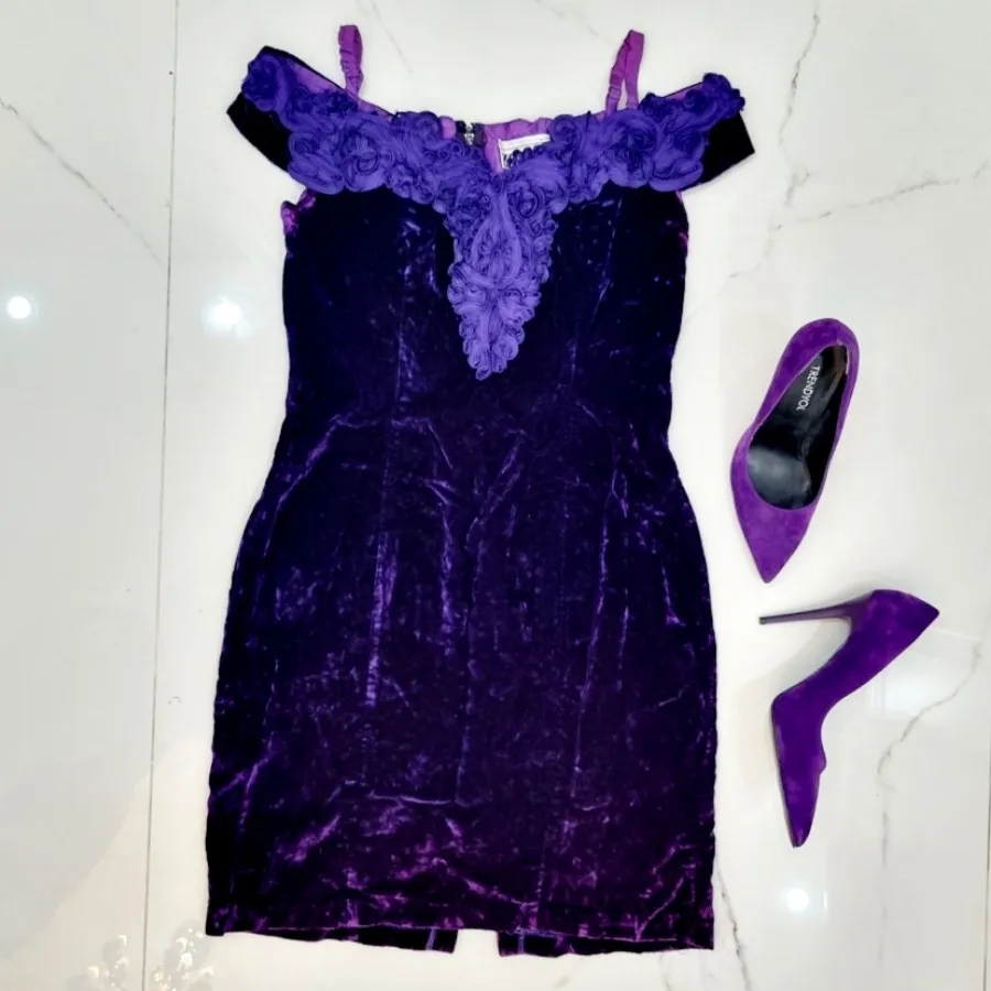 پیراهن مخمل بنفش