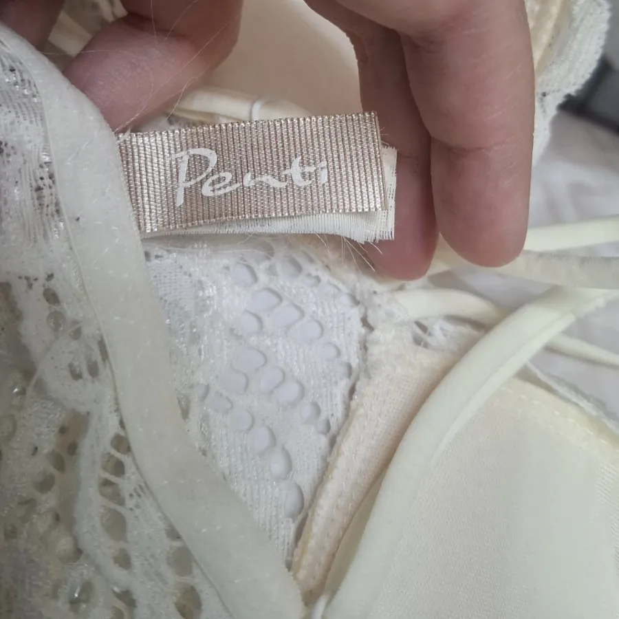 نیم تنه سفید برند پنتی