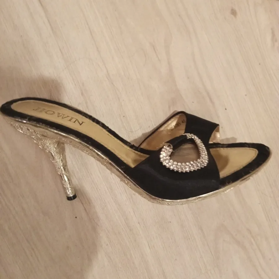 صندل مشکی وطلایی