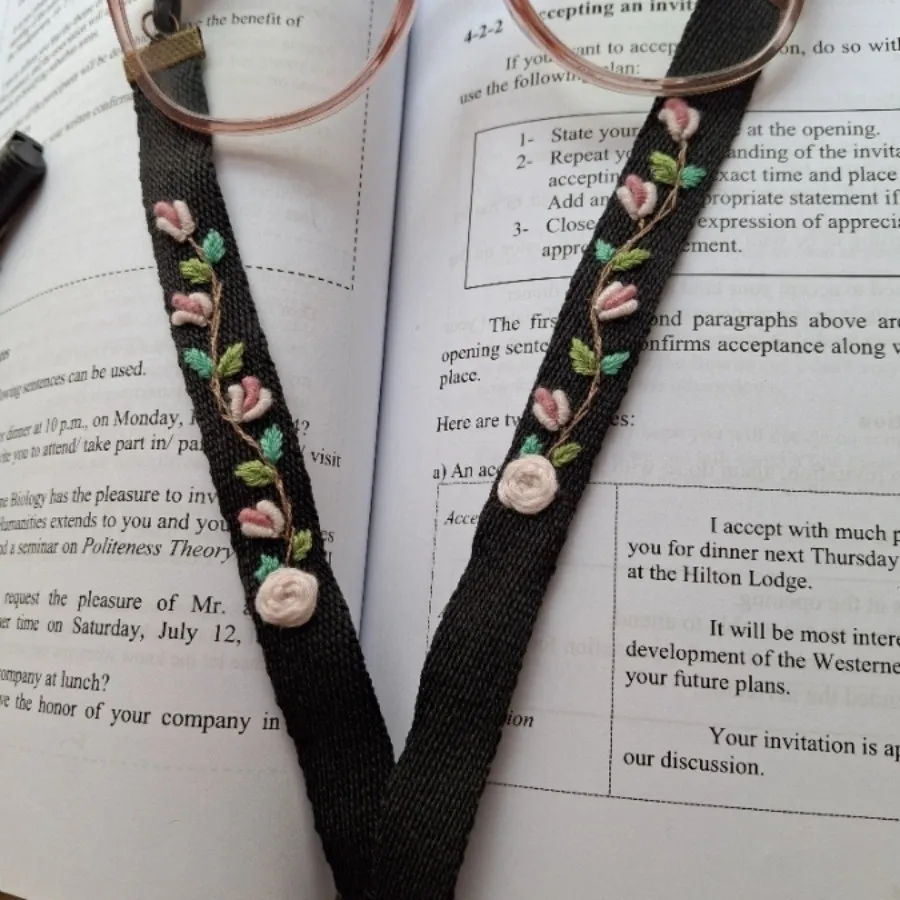 بند عینک گلدوزی