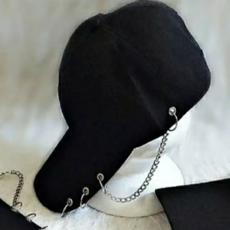 کلاه پیرسینگ دار