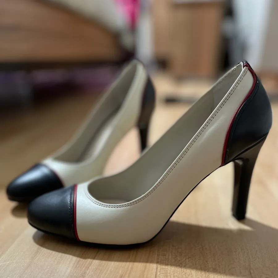 کفش چرم زنانه بوفالو سفید