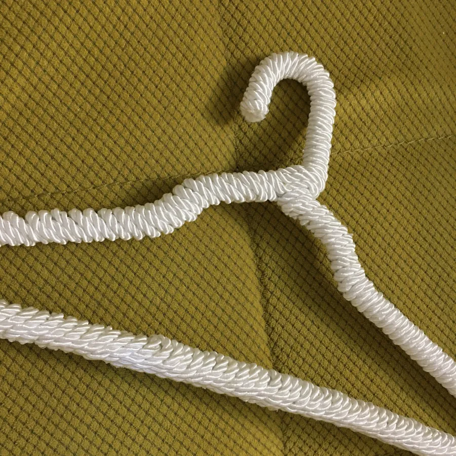 آویز لباس عروس