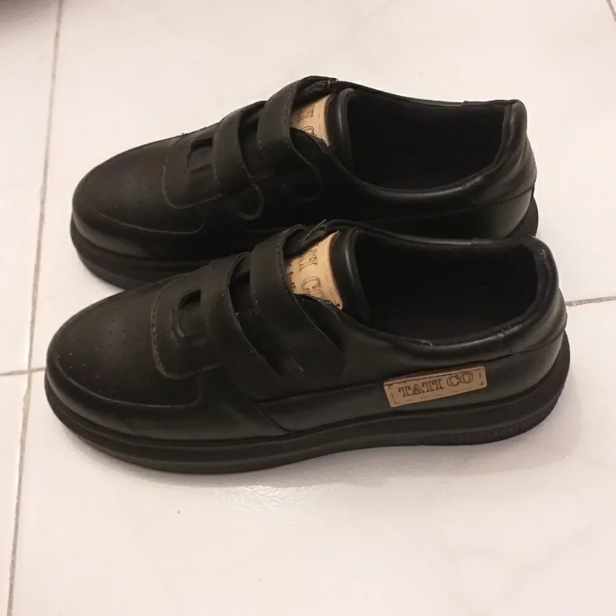 کفش مشکی چسبی