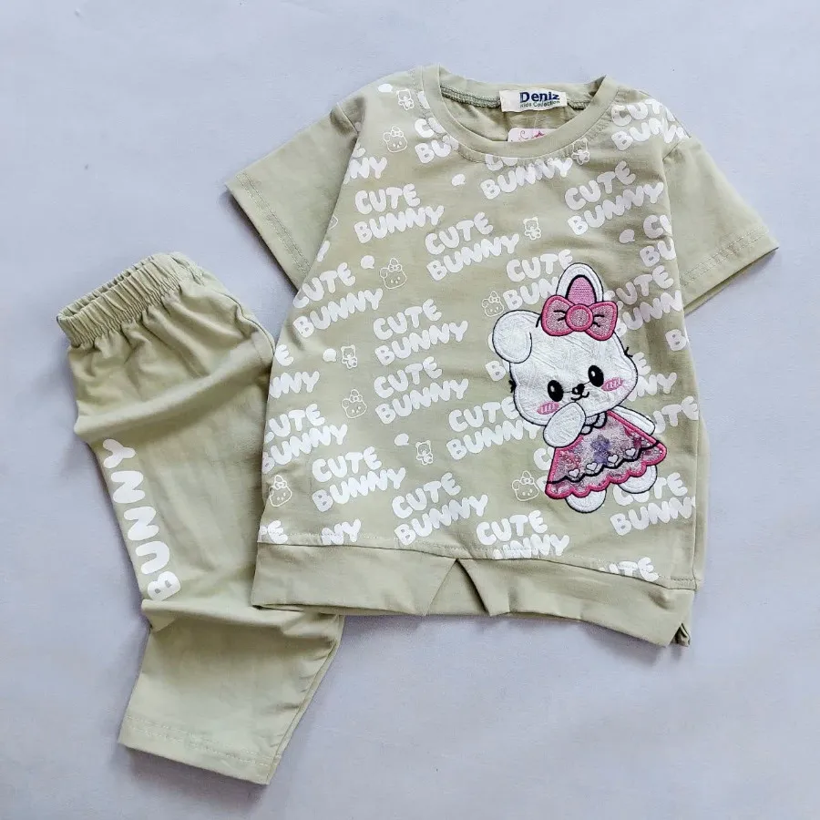 تیشرت شلوارک خرگوش و حروف