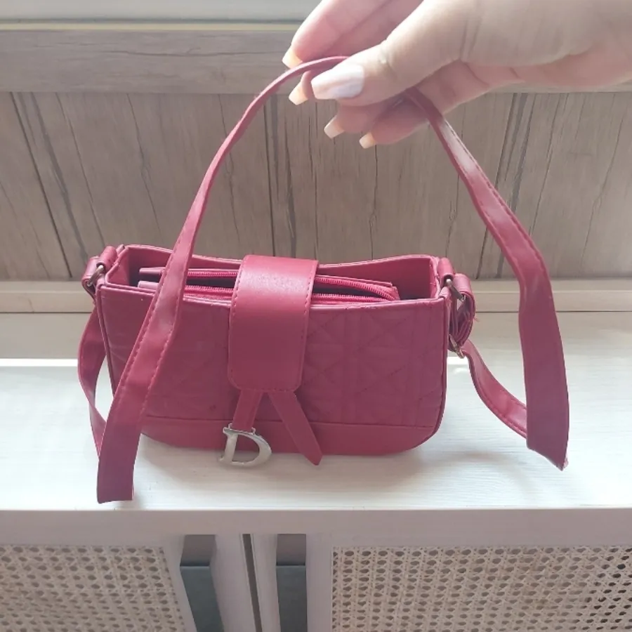 کیف دیور قرمز