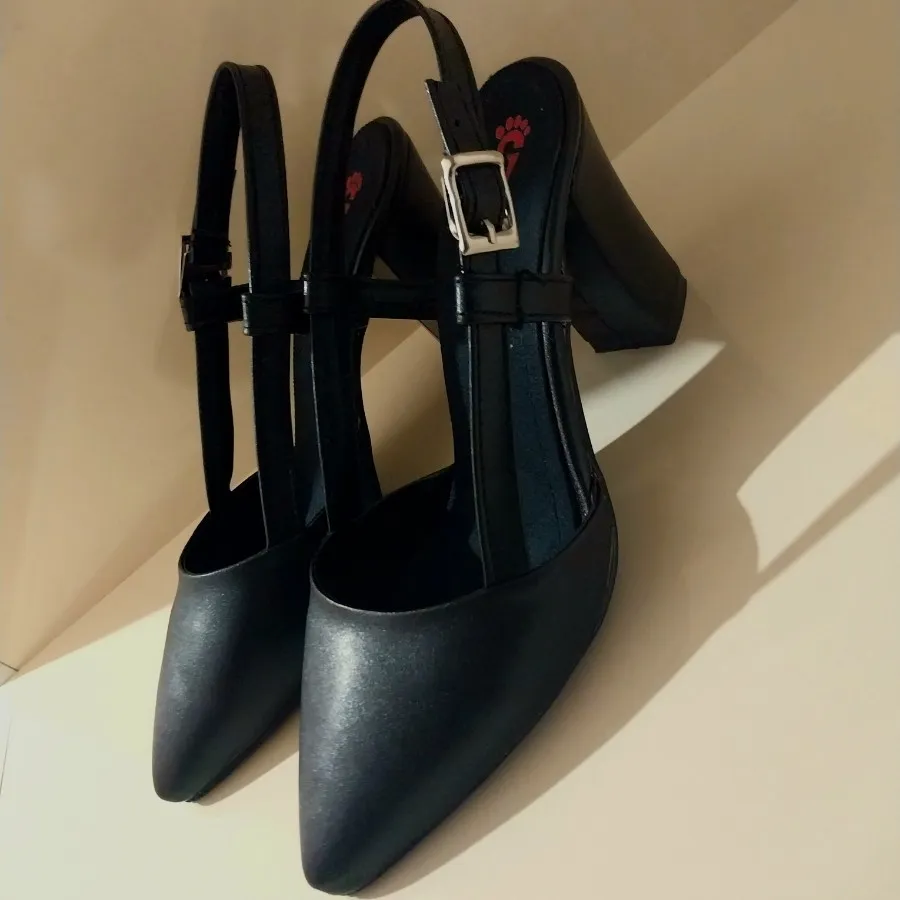 کفش پاشنه بلند زنانه