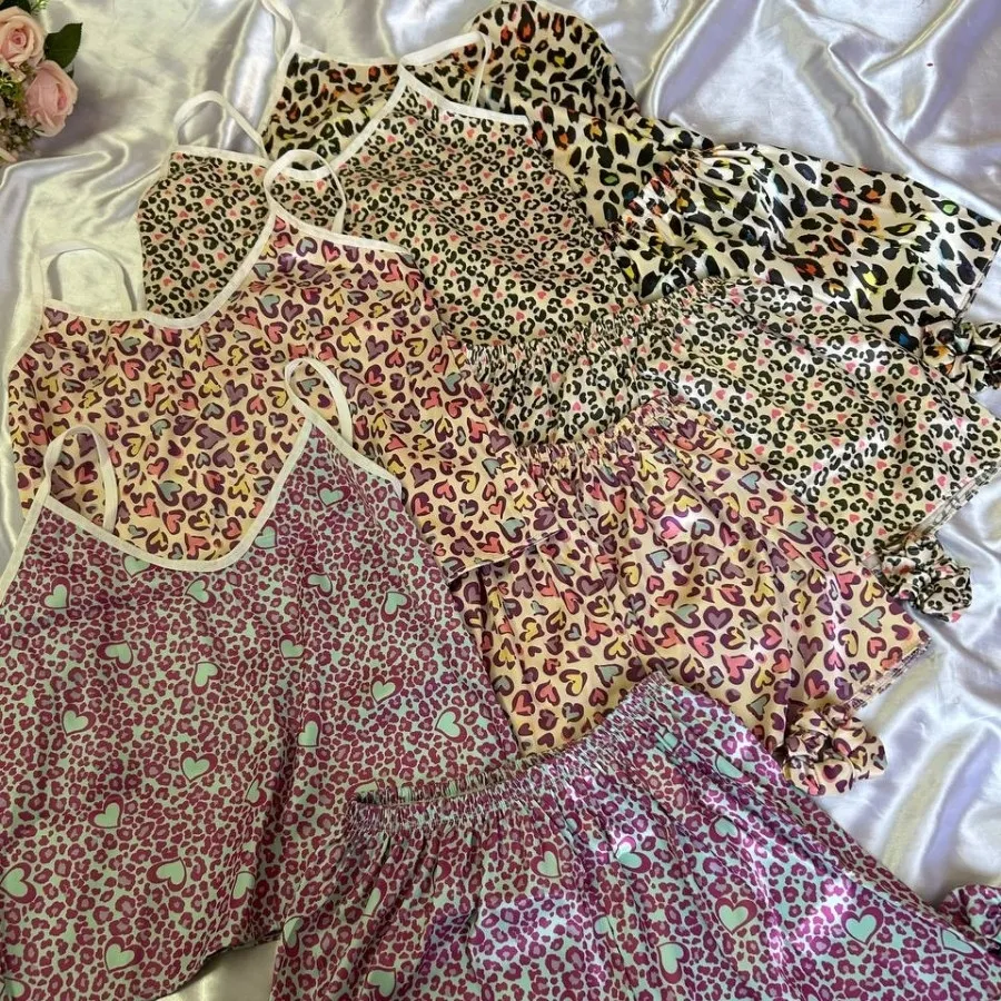 تاپ و شورتک ساتن طرح دار