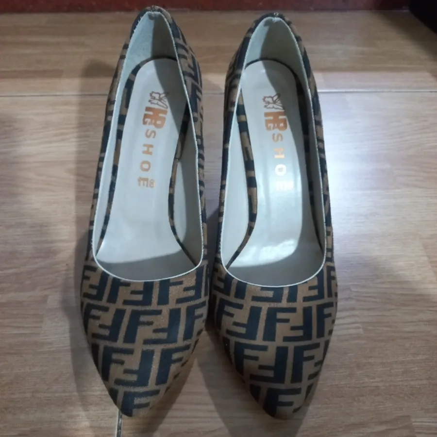 کفش پاشنه بلند