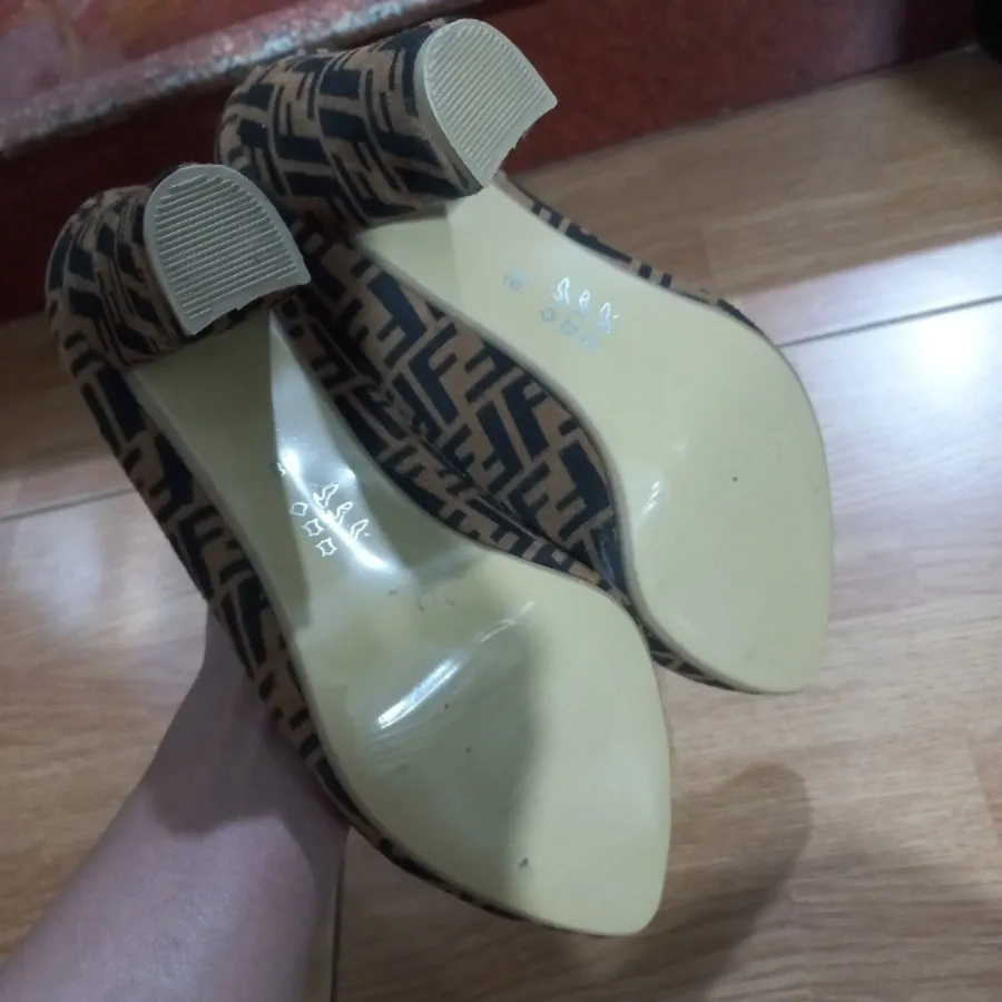 کفش پاشنه بلند