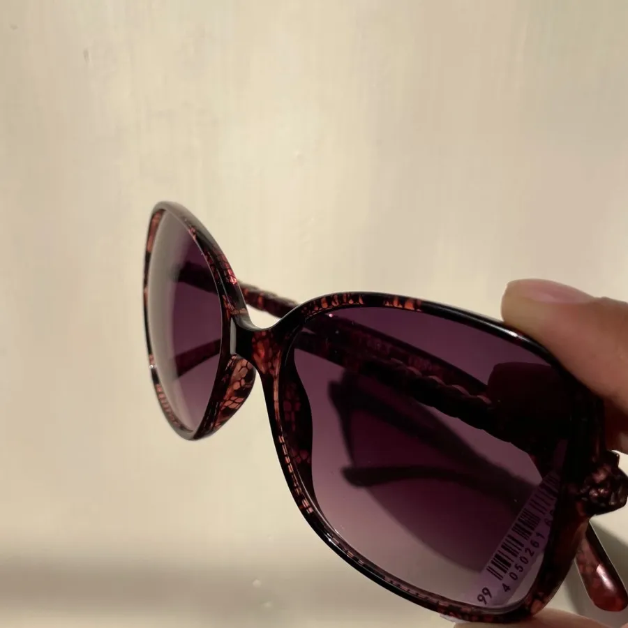 عینک برند اکسسوری