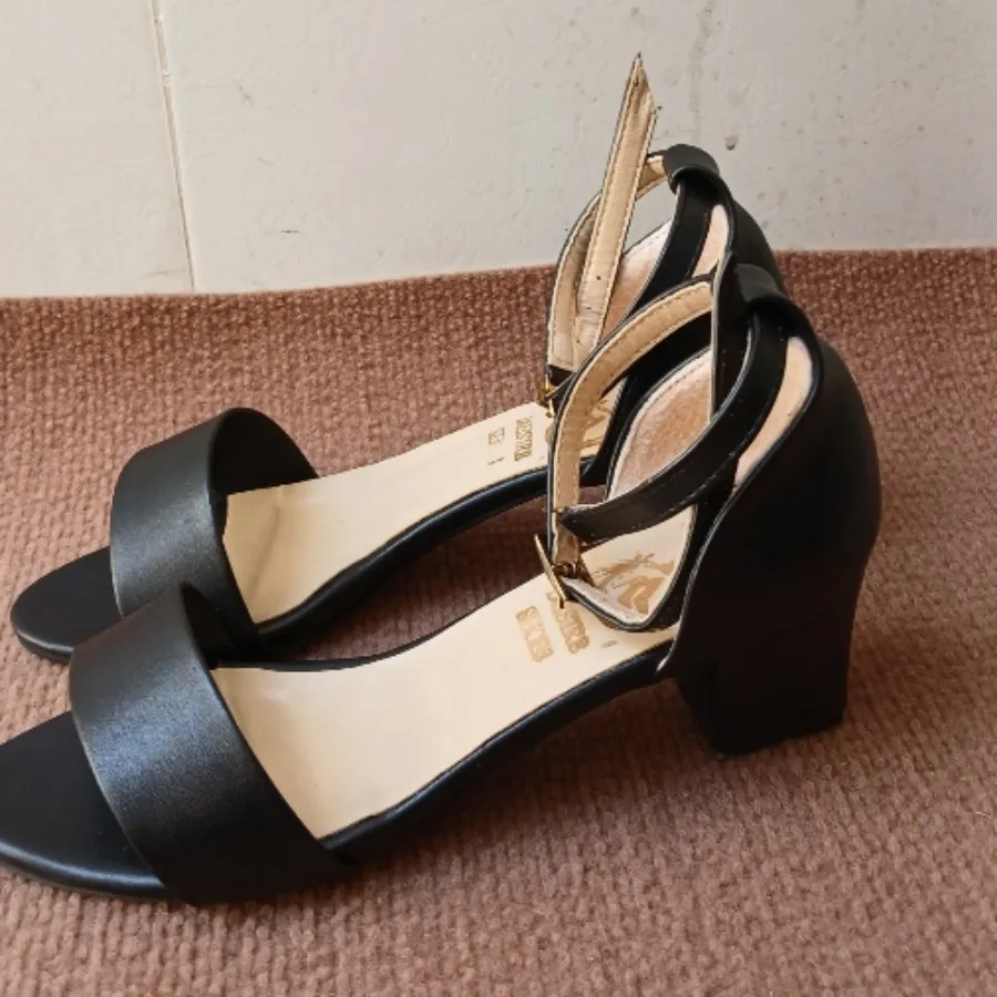 کفش مشکی جلو باز