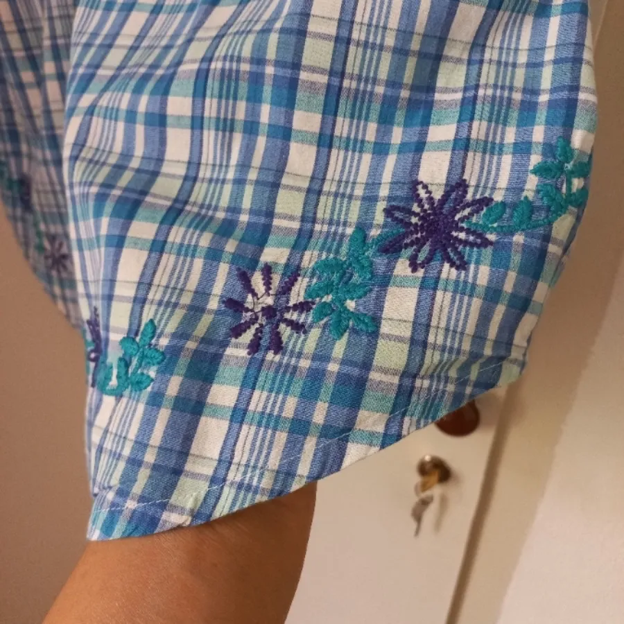 شومیز گلدوزی شده