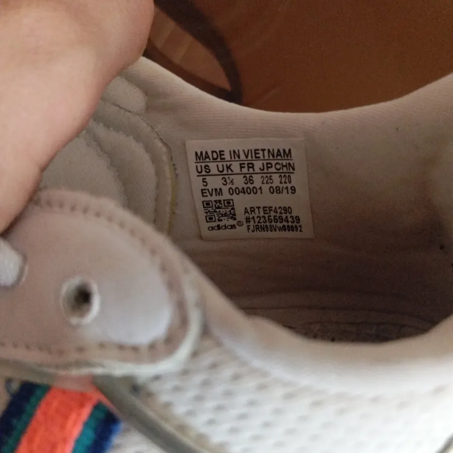 کتونی اصل آدیداس