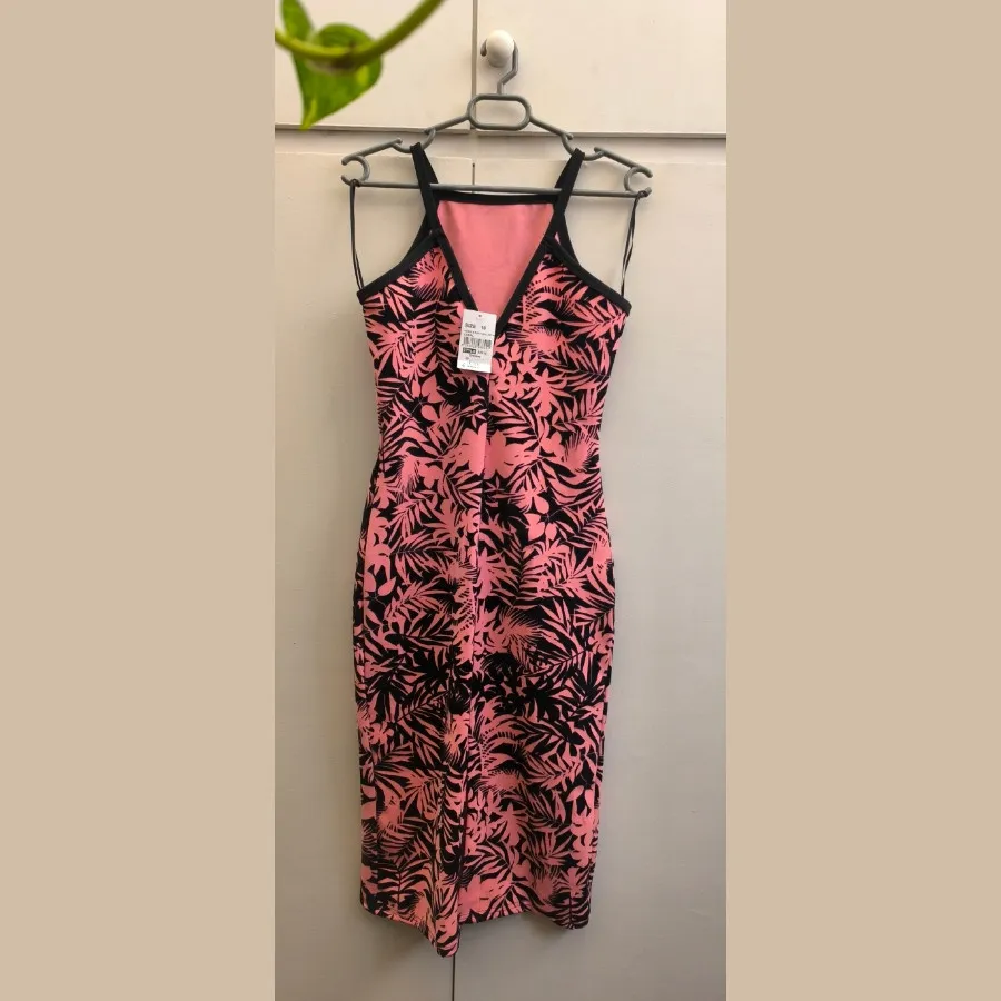 پیراهن طرح برجسته گلدار