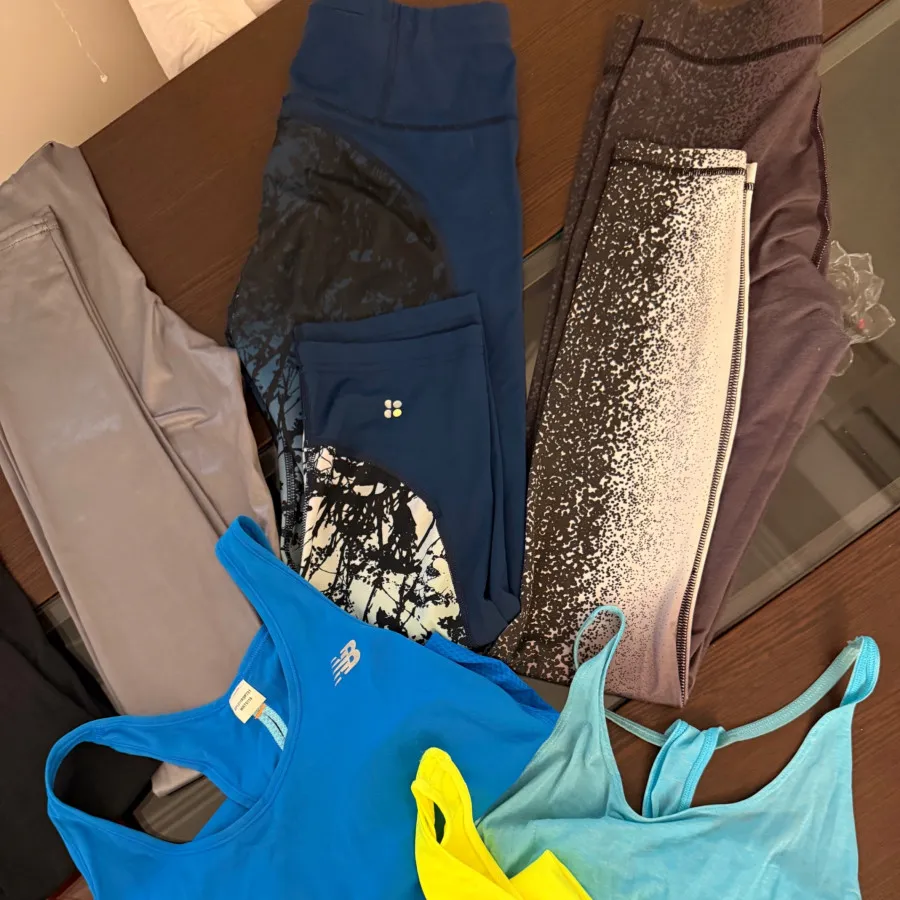 چند عدد لگ و رویه ورزشی