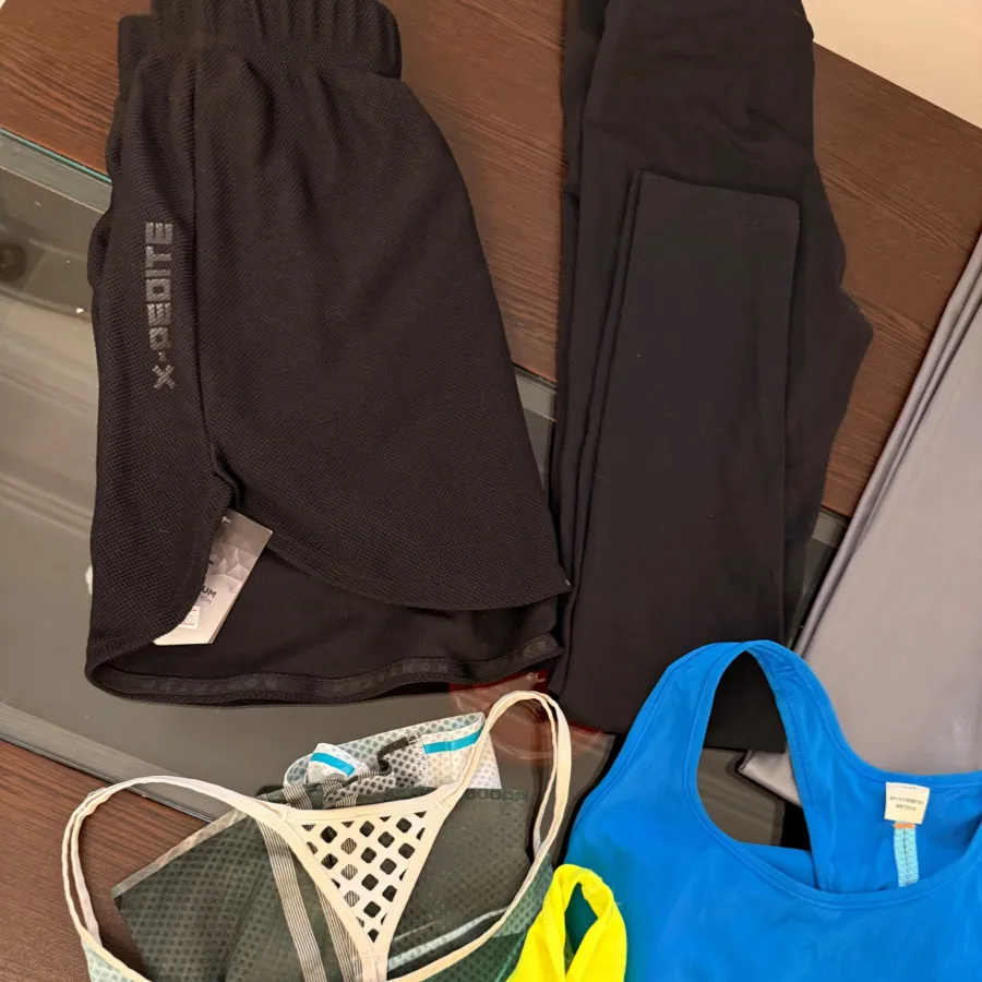 چند عدد لگ و رویه ورزشی