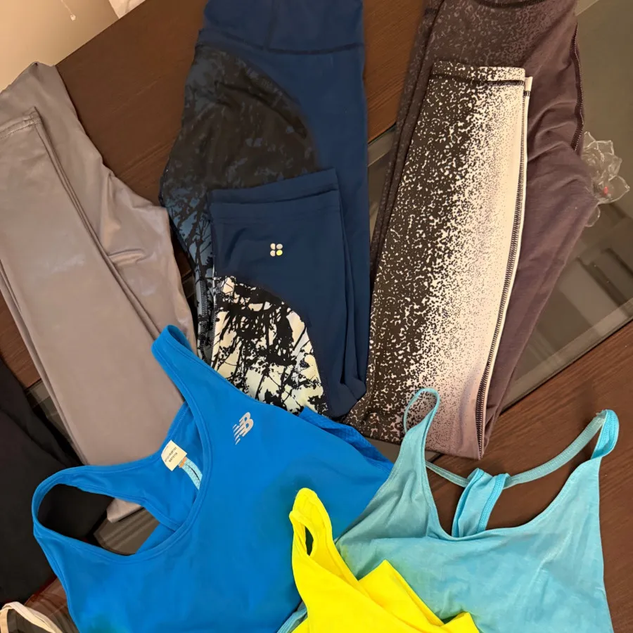 چند عدد لگ و رویه ورزشی