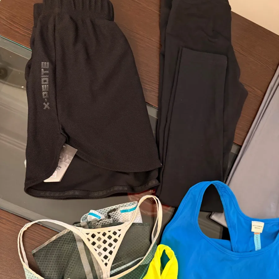 چند عدد لگ و رویه ورزشی